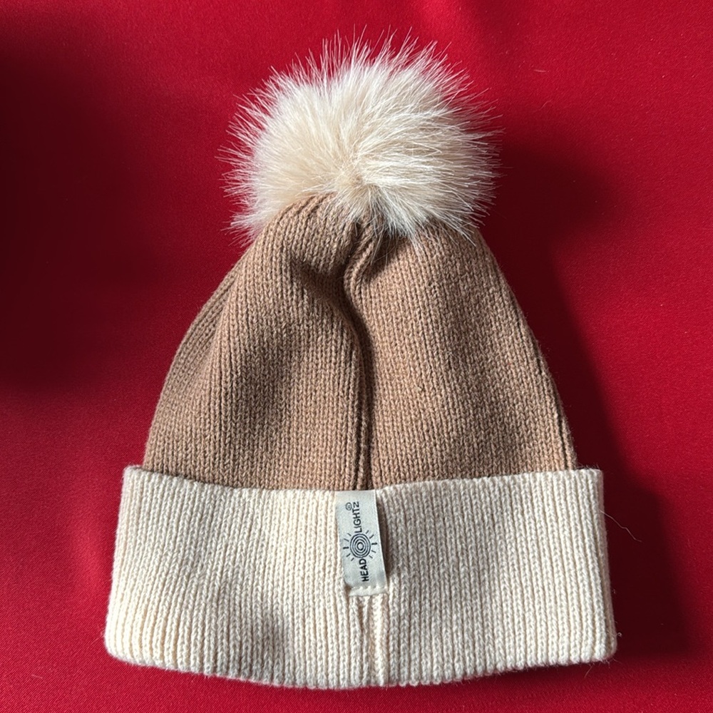 NWT HEAD LIGHTZ pompom beanie with rechargeable LED light - Picture 4 of 6